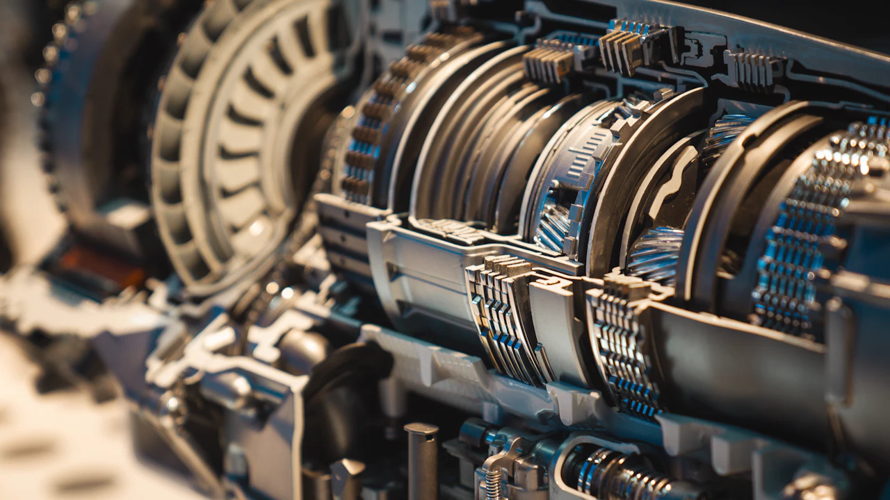A cutaway of an automatic transmission and its torque converter, showing the internal clutch packs